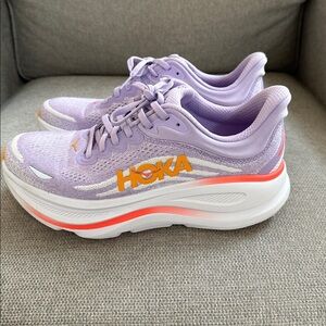 Like new Hoka Bondi 9’s women’s size 8 B ( regular width )light purple & orange